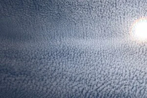 Небо над Києвом прикрасили мальовничі висококупчасті хмари