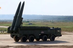 Пускова установка для російської ракети «Іскандер»