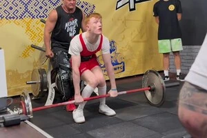 Окрім тренувань, хлопець активно веде власний YouTube-канал