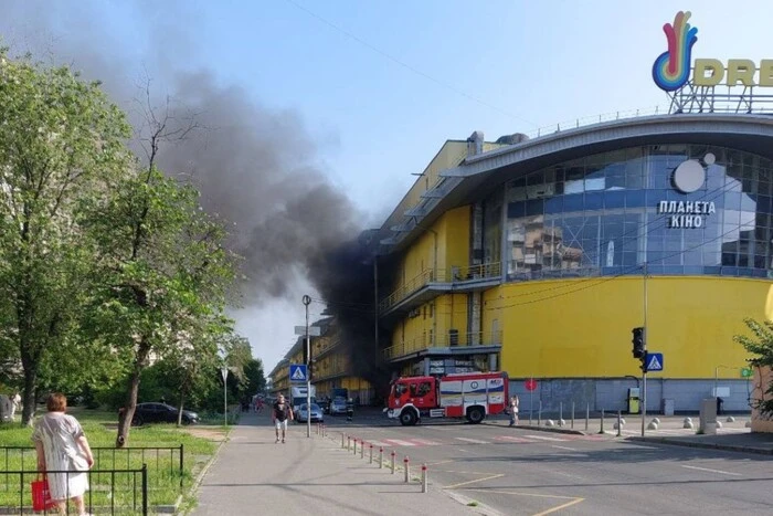 У торгово-розважальному центрі Dream Town на Оболоні сталася пожежа (відео)