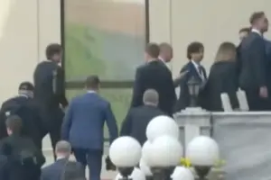 Делегації України та Росії прибули на місце перемовин