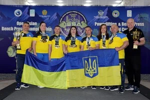 Збірна команда України у складі шести спортсменів виборола 35 золотих медалей