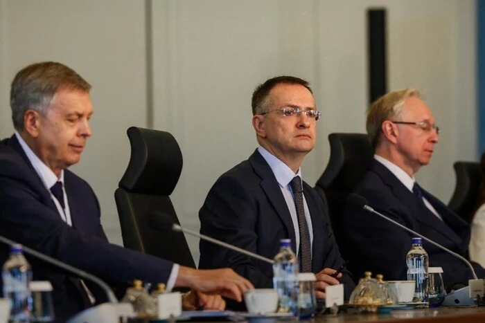 «Вистава для бездітних бабусь». Мединський цинічно відреагував на пропозицію повернути дітей 
