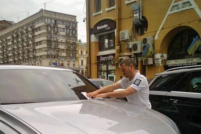 Скільки штрафів отримали порушники правил паркування у Києві за весну