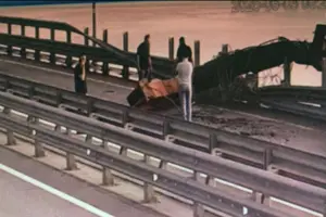 У Керчі пролунали нові вибухи після підриву Кримського мосту