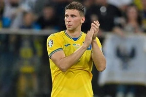 Забарний виступає в Англії з 2023 року та зіграв за «Борнмут» 86 матчів