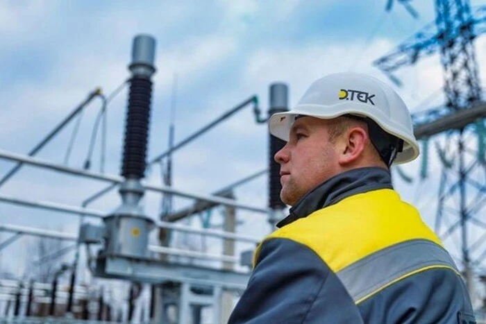 За місяць ДТЕК повернув світло пів мільйону домогосподарств після ворожих атак