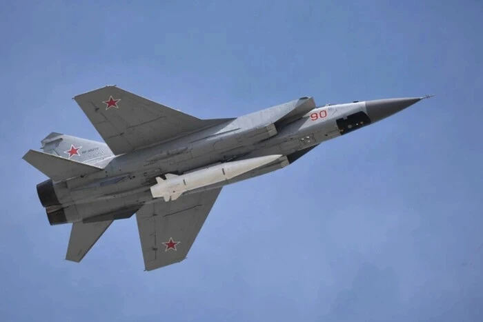 Россия перебрасывает носители «Кинжалов» на новый аэродром – военный эксперт о рисках