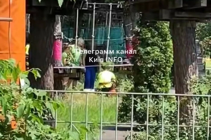 У Києві підліток зірвався з мотузкової траси та потрапив до лікарні 