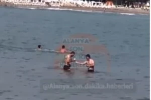 Турки мились із шампунем просто у морі 