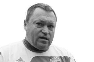 Немешкало розпочинав займатися футболом у спеціалізованій ДЮСШ Полтави