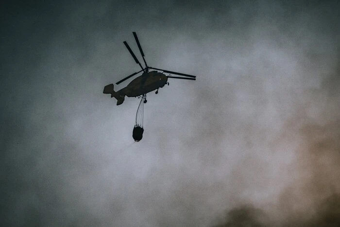 Пожежу після атаки РФ у Києві гасили вертольоти, які мають цікаву історію (відео)