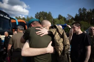 Звільнення українців з полону: президент показав зворушливе відео