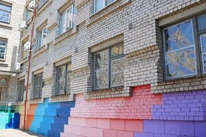 Ударостійкі вікна замість фанери: Метінвест профінансує встановлення нових вікон у пошкоджених будинках Запоріжжя