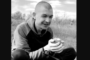 Дмитро Шаповалов радів яблуку після повернення з полону