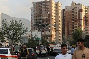 Пошкоджена будівля у Тегерані після атаки Ізраїлю