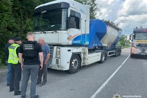 Організатор «схеми» разом зі спільниками за $12 тис. забезпечував «клієнтам» трансфер до прикордонних районів Закарпаття та перетин державного кордону