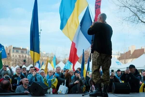 Росіяни у Франції влаштовують акції протесту проти ТЦК і Зеленського