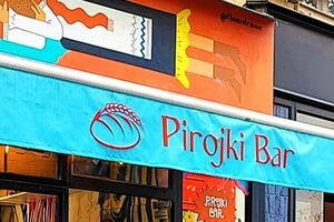 Російська пропаганда почала обробляти французів дешевими… пиріжками (фото)