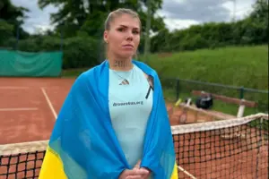 У Олександри виникали проблеми з організаторами турнірів, бо у неї на одязі було розміщене посилання на сторінку фонду