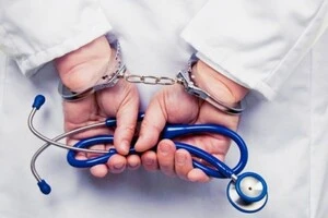 У Харкові гінекологиня організувала схему ухилення від мобілізації: що вона вигадала 