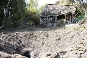 На Русанівських садах російський дрон розтрощив будинок: що врятувало власницю