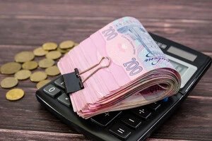 Українська економіка сьогодні на 70% складається з державних витрат, зазначив Романчук