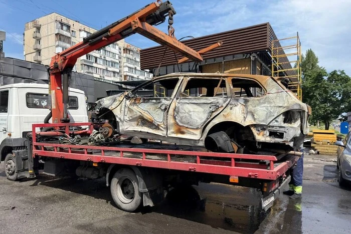 Евакуація покинутих та пошкоджених авто у столиці: голова КМВА звернувся до киян