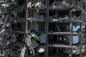 Будівля пошкоджена після ракетного обстрілу з боку Ірану в Бат-Ямі