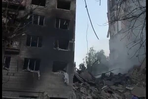 У Києві зруйновано цілий під’їзд: під завалами можуть бути люди (відео)