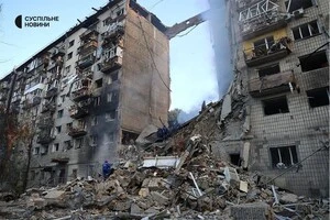 Наслідки російського удару по багатоповерхівці в Солом'янському районі