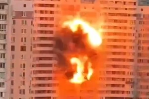 Днор російських окупантів влучив у багатоповерхівку в Дарницькому районі