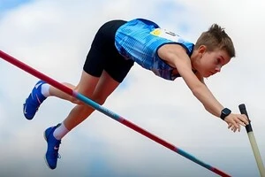 Світовий рекордсмен у стрибках з жердиною відзначив досягнення 12-річного українця