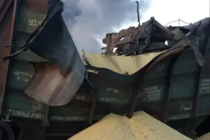 Знищений вагон, який перевозив зерно