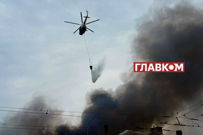 Гелікоптери скинули понад 100 тонн води. У Києві триває гасіння пожеж