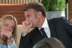 Мелоні зробила промовистий жест після слів Макрона на саміті G7