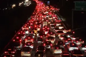 Мешканці Тегерану виїжджають з міста