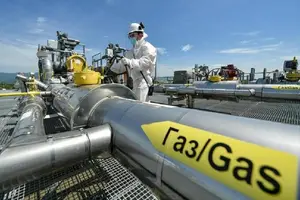 Єврокомісія повідомила, коли припинить імпорт газу та нафти з РФ