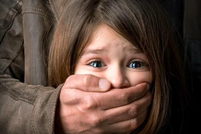 Житель Хмельниччини отримав покарання за зґвалтування своєї п'ятирічної доньки