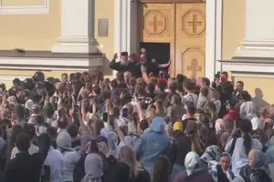 Двері Свято-Духівського собору у Чернівцях проламали