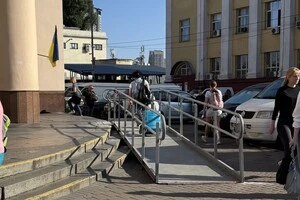 Перший пандус вже встановили в ніч на 18 червня, а другий планують встановити до кінця цього тижня