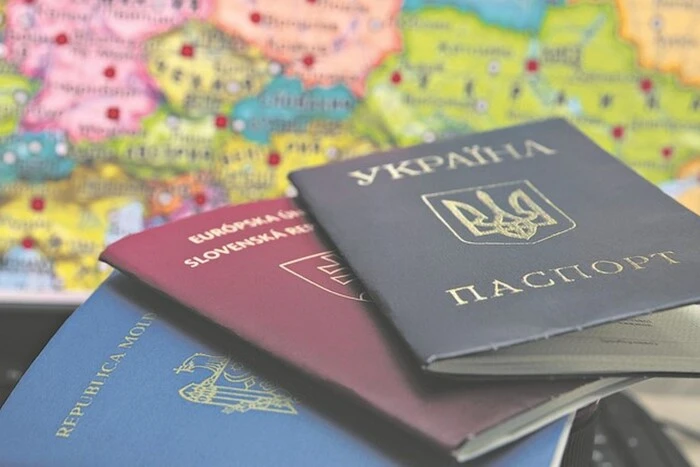 «Громадяни на аутсорсі». Парламент втілив мрію Зеленського про множинне громадянство
