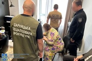 Бухгалтеру та залученим нею цивільним особам за інкримінованими статтями загрожує покарання у вигляді позбавлення волі на строк від восьми до дванадцяти років з конфіскацією майна