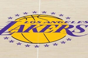 Джеррі Басс купив франшизу у 1979 році за $67,5 млн