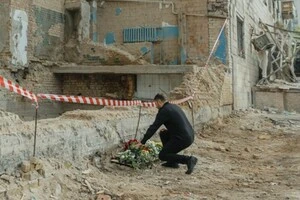 Президент на місці російського удару по багатоповерхівці