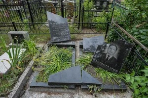 У Бучі вандали пошкодили більше десяти могил на цвинтарі (фото)