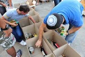 Волонтери в Ізраїлі можуть роздавати продукти харчування, але ніколи не збиратимуть на дрони для своєї армії