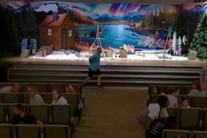 У США чоловік в’їхав автомобілем у церкву та влаштував стрілянину