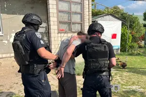 У селі Юзвин чоловік вийшов на подвір’я, обгорнувшись російським триколором