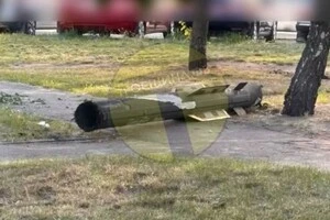 Нічна атака на Київ: на житловому масиві Троєщина впав уламок ракети (фото)